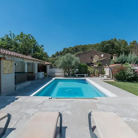 Holiday home Domaine Du Courroussouve Oppede